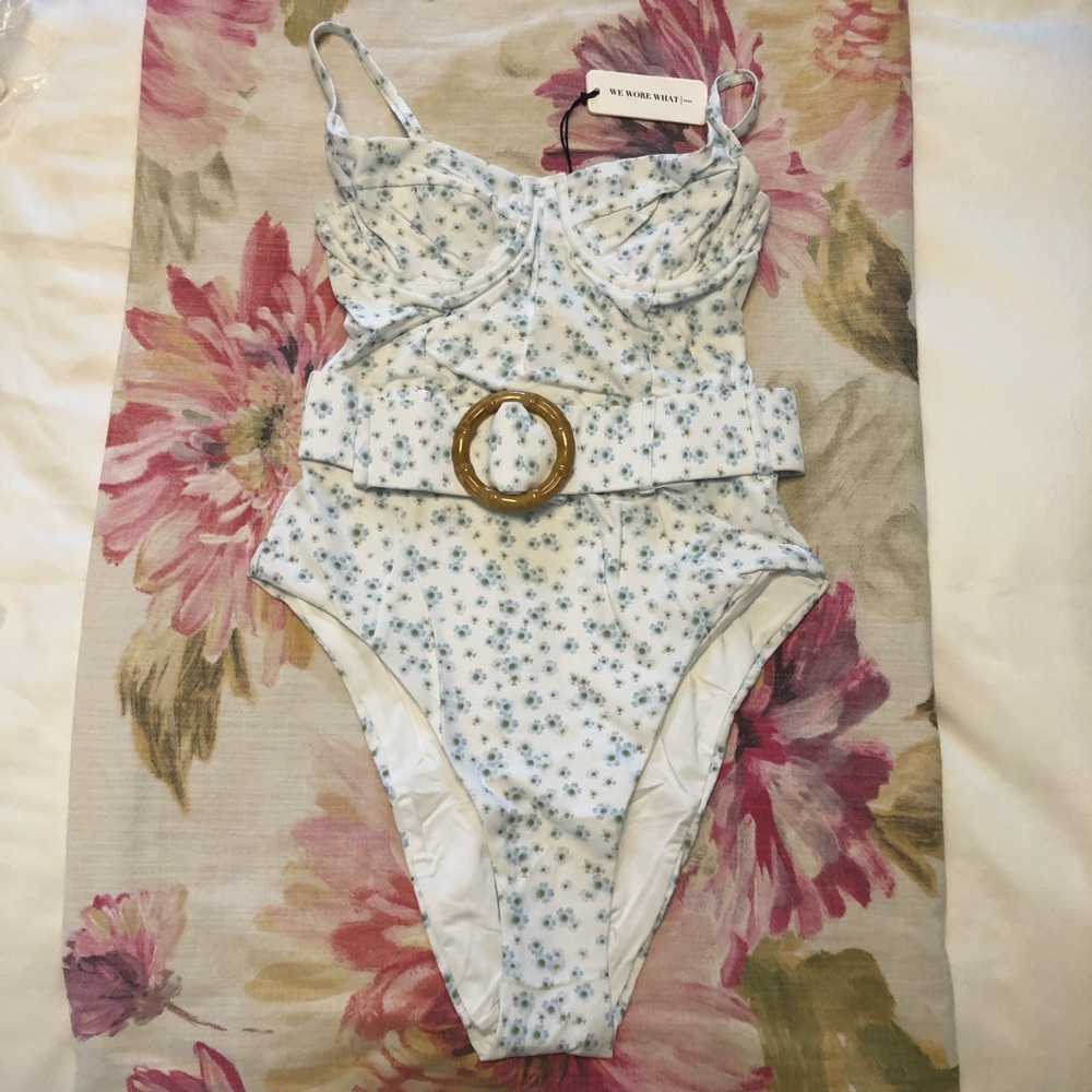 WeWoreWhat White and Blue Floral One Piece Swimsuit